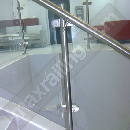 Иноксов парапет